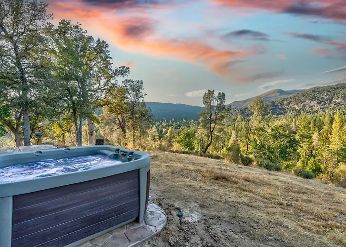 Hilltop Haven- Bright And Modern Cabin W/ Hot Tub And Stunning Views