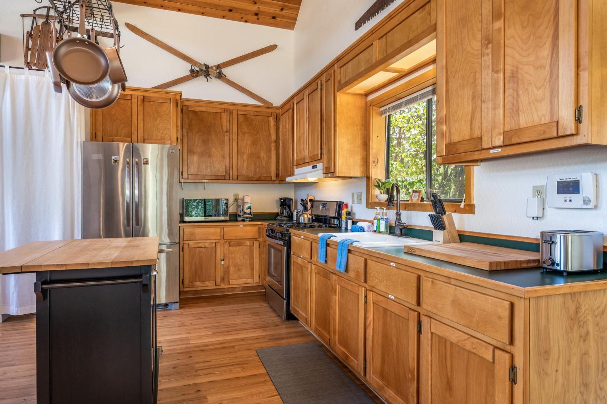 Holiday home Hilltop Haven- Bright And Modern W/ Hot Tub And Stunning Views